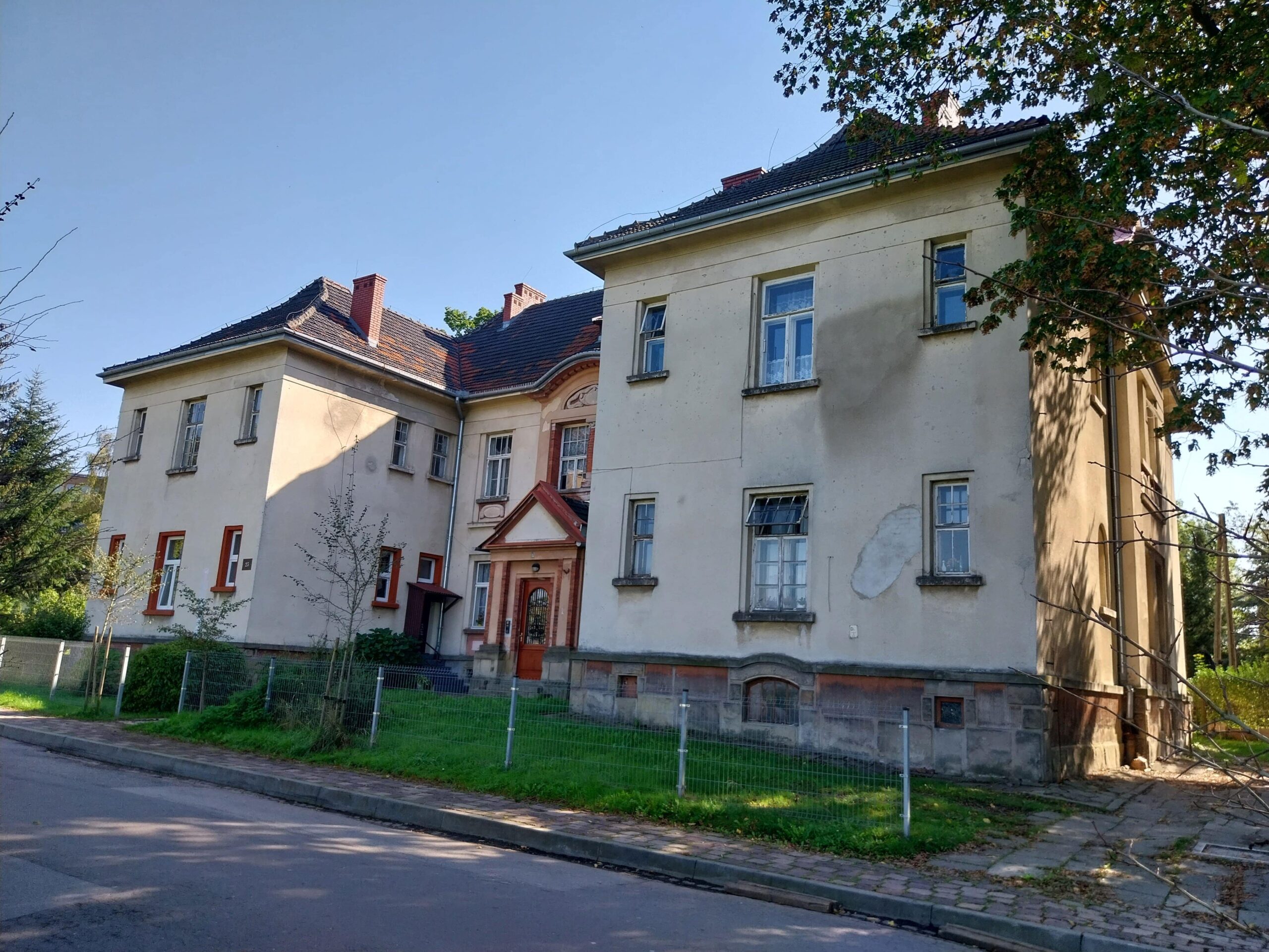 Budynek 23 – ogłoszono przetarg na izolację fundamentów wraz z wykonaniem kanalizacji deszczowej i drenażu opaskowego