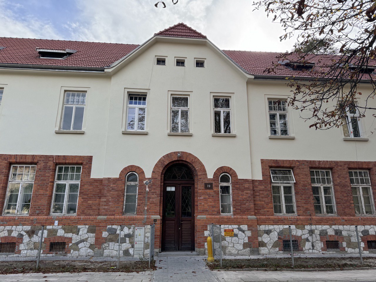 Budynek 19 – wymiana stolarki okiennej